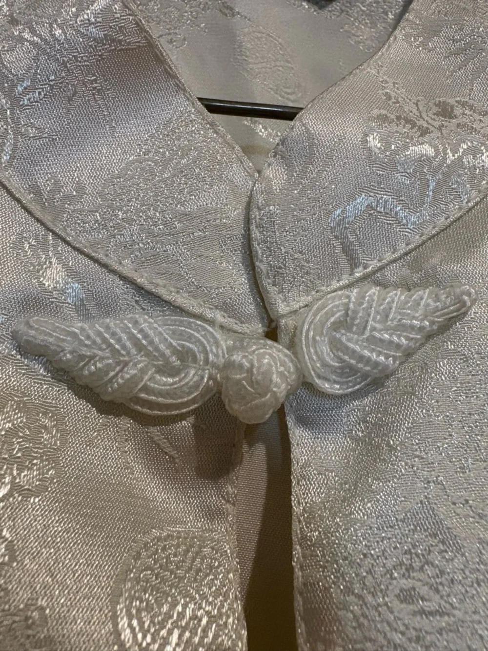 Thai Silk Weave Quality Ivory Short-Sleeve Blouse Mandarin Collar Brocade Fabric - Picture 6 of 9